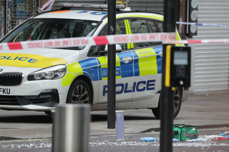Doi poliţişti au fost înjunghiaţi în centrul Londrei.