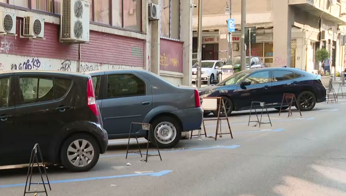 Cine sunt bugetarii privilegiați care pot parca gratuit pe locurile cu plată din centrul Bucureștiului