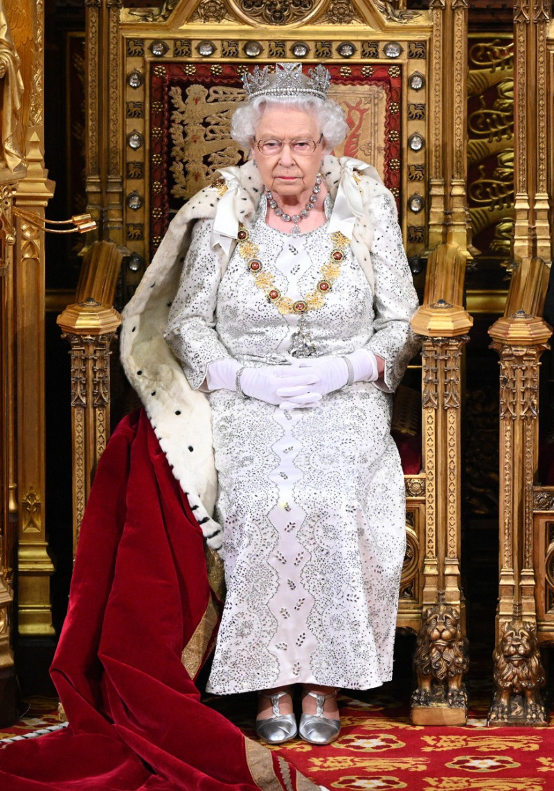 regina coroane tiare 2 profimedia