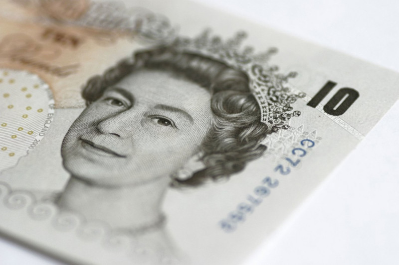 10 Pound note sterling Queen elizabeth monarch close up