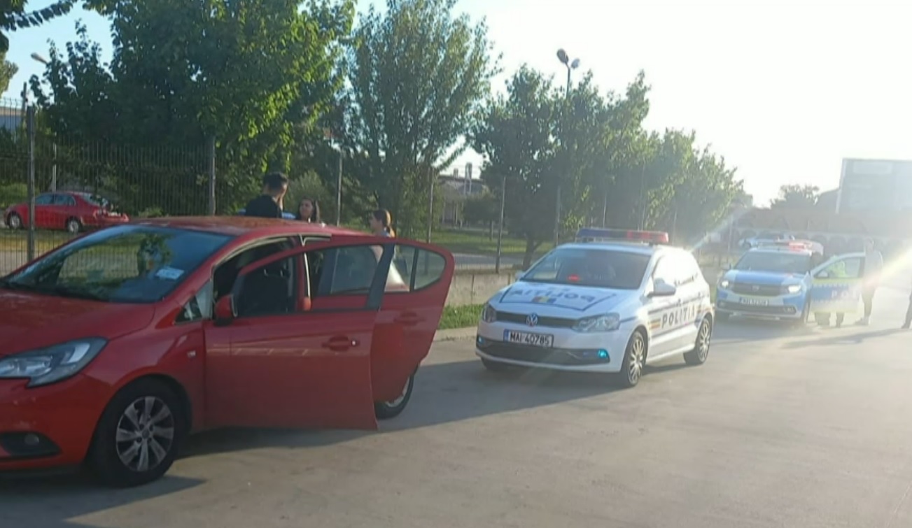 Fiul Dianei Șoșoacă, aflat la volan, a încercat să fugă de polițiști. S-a ales cu amendă și permisul suspendat