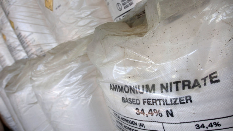 AN INDUSTRIAL SIZED BAG OF AMMONIUM NITRATE AGRICULTURAL FERTILIZER WHICH CAN BE USED IN IMPROVISED EXPLOSIVE DEVICES UK