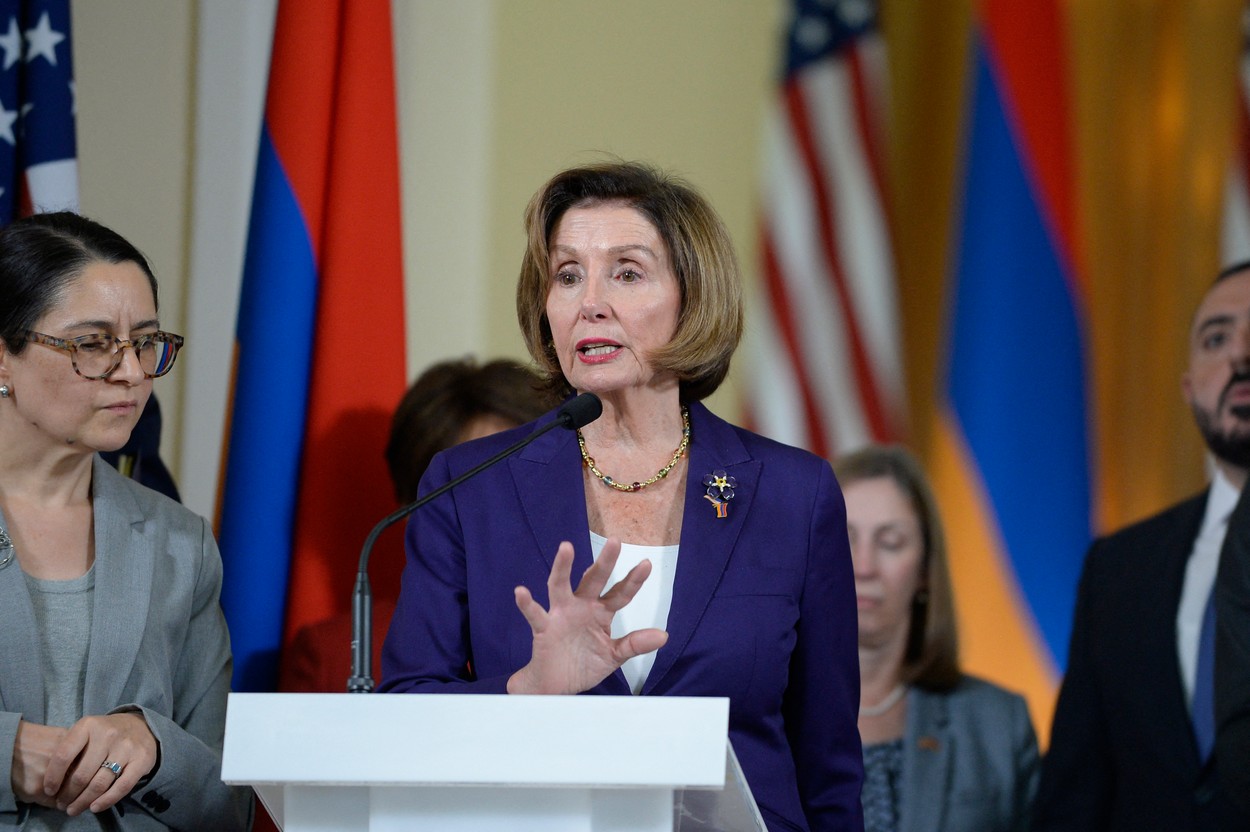 În vizită la Erevan, Nancy Pelosi a dat vina pe Azerbaidjan pentru conflictul de la granița cu Armenia