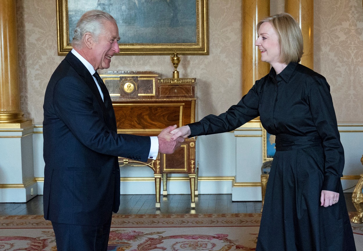 Britanicii vor ține un moment de reculegere la ora 22:00. Regele Charles a avut o nouă întrevedere cu Liz Truss, la Buckingham