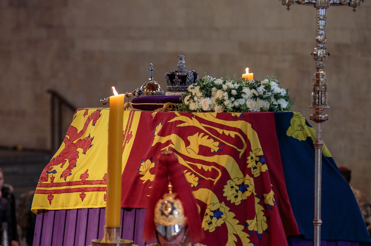 Marea Britanie își ia rămas bun de la Regina Elisabeta a II-a. Programul funeraliilor care au loc în prezența a peste 2.000 de invitați