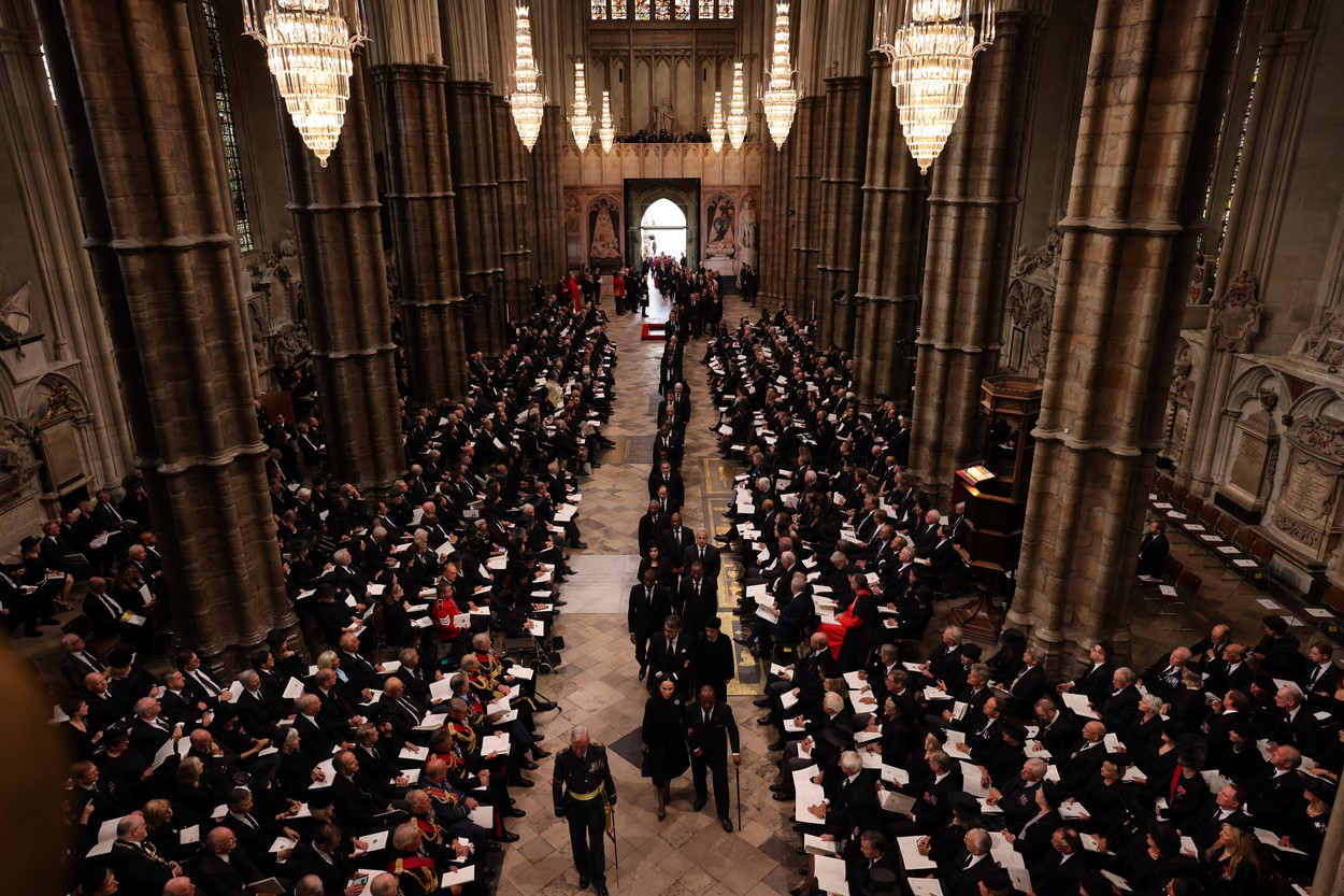 Marea Britanie își ia rămas bun de la Regina Elisabeta a II-a. Joe Biden a ajuns la Westminster Abbey, unde va fi adus sicriul