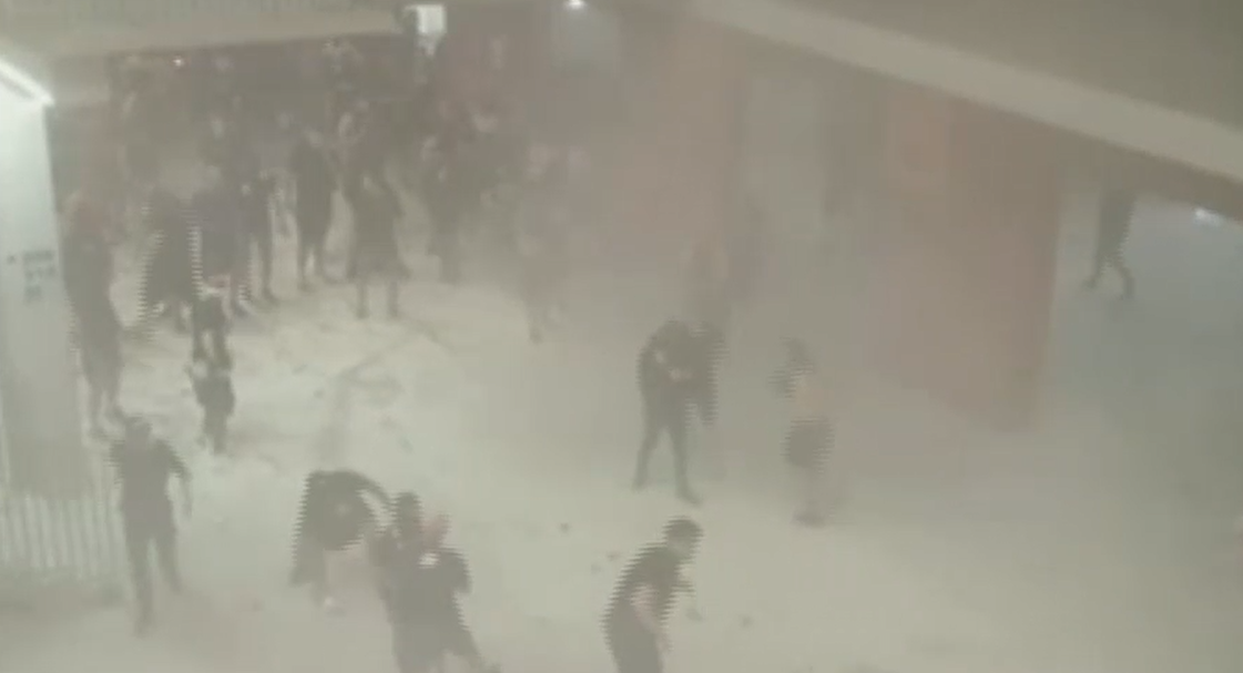 VIDEO Bătaie între suporteri și jandarmi la meciul dintre Dinamo și CSA Steaua
