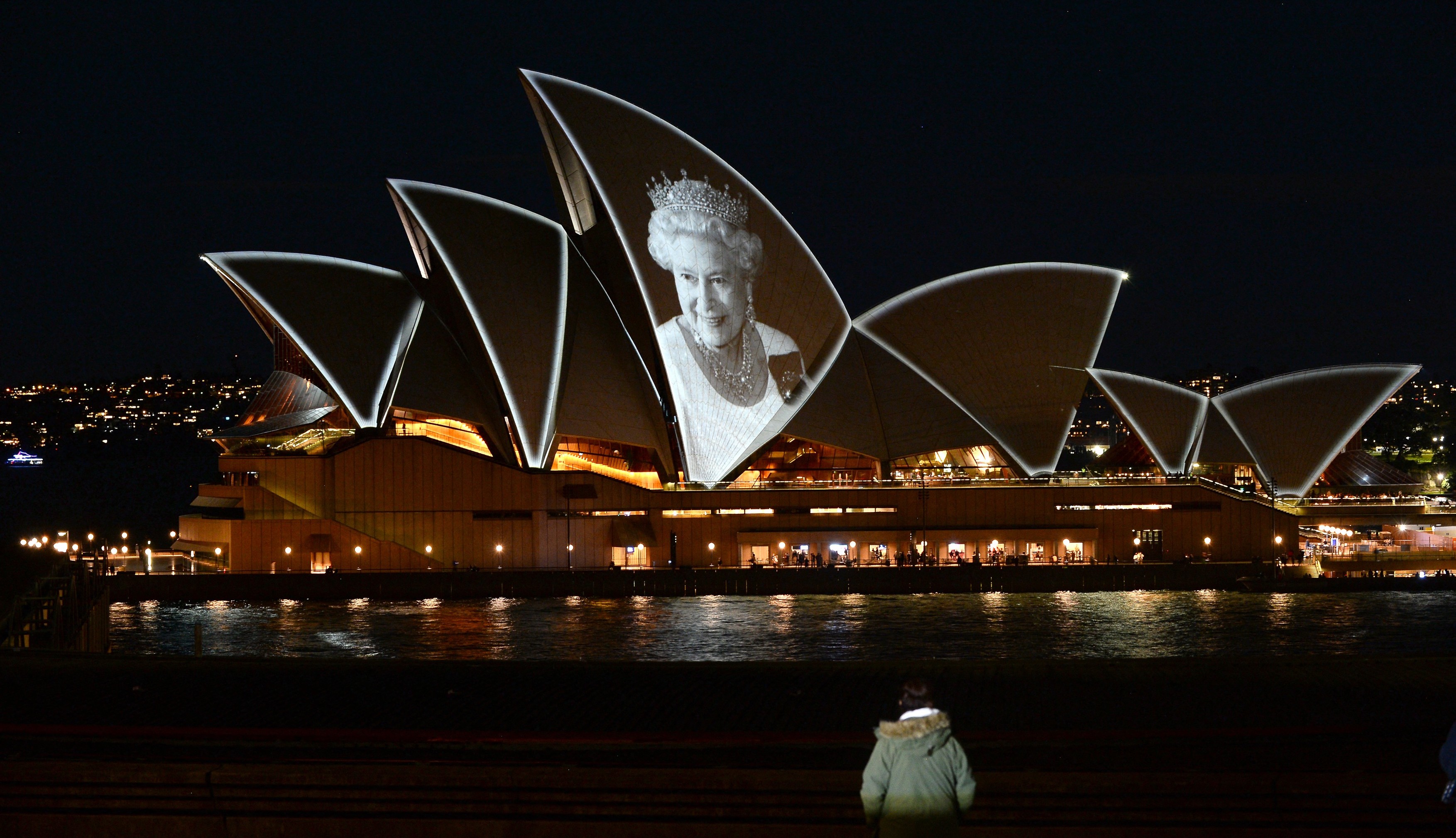 Portretul reginei, proiectat pe Opera din Sydney. Imagini spectaculoase cu una din cele mai celebre clădiri din lume