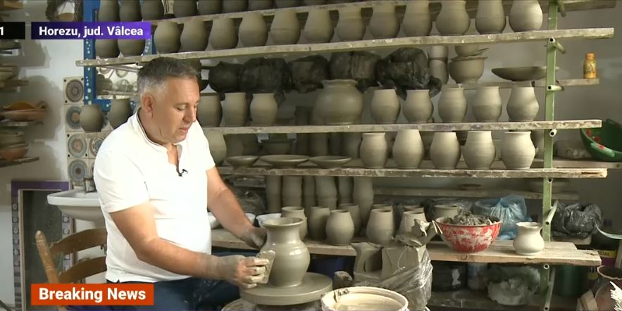 Un meșter din Horezu a povestit cum s-a trezit cu Charles în atelierul lui de ceramică: A intrat în curte, am zis că doar seamănă cu el