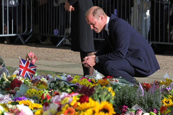 Meghan, Duchess of Sussex, Prince Harry, Duke of Sussex, Prince William, Prince of Wales and Catherine, Princess of Wales look at floral tributes laid by members of the public on the Long walk at Windsor Castle