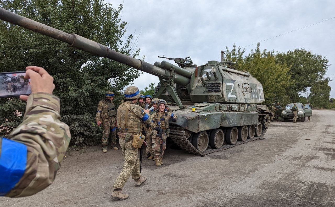 Cantități imense de armament greu și echipamente intacte, lăsate în urmă de ruși în fuga lor din Harkov