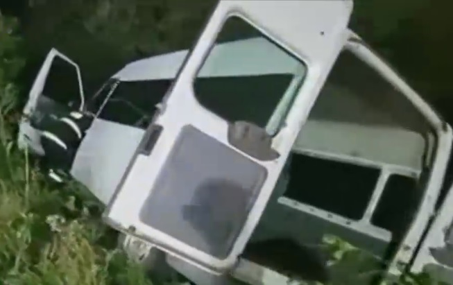 Un microbuz s-a răsturnat într-un șanț în Brașov, șase copii au fost răniți