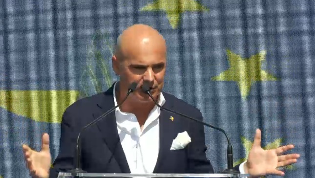 Rareș Bogdan: Nu mâncați făină de gândaci. Nu opriți apa când vă spălați pe dinți