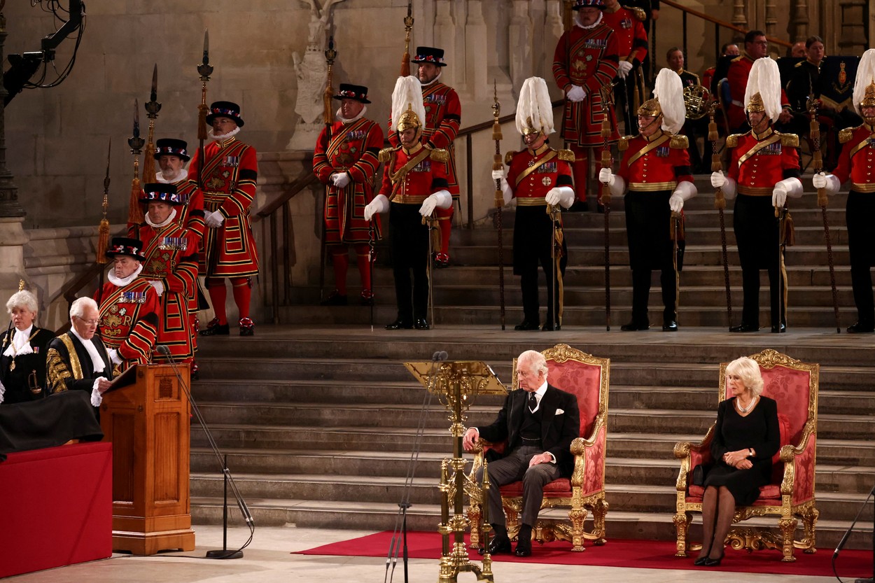 A apărut prima fotografie a Regelui Charles III alături de cu Regina consoartă și de Prinţul şi Prinţesa de Wales