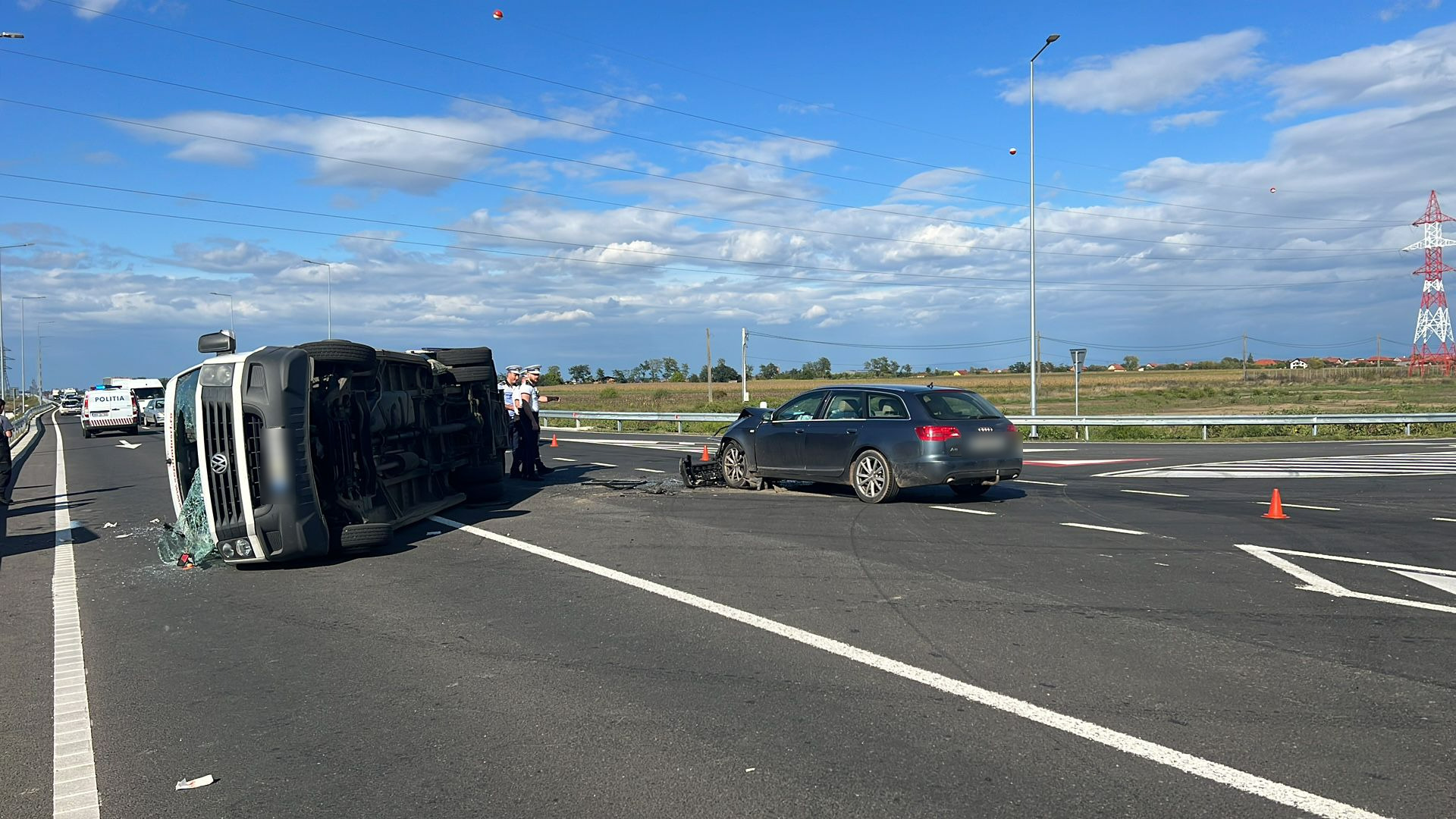 FOTO. Opt persoane rănite într-un accident cu un microbuz al cărui șofer era băut. A fost activat Planul roşu de intervenţie