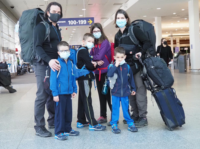 O familie din Canada a pornit într-un tur al lumii (37)