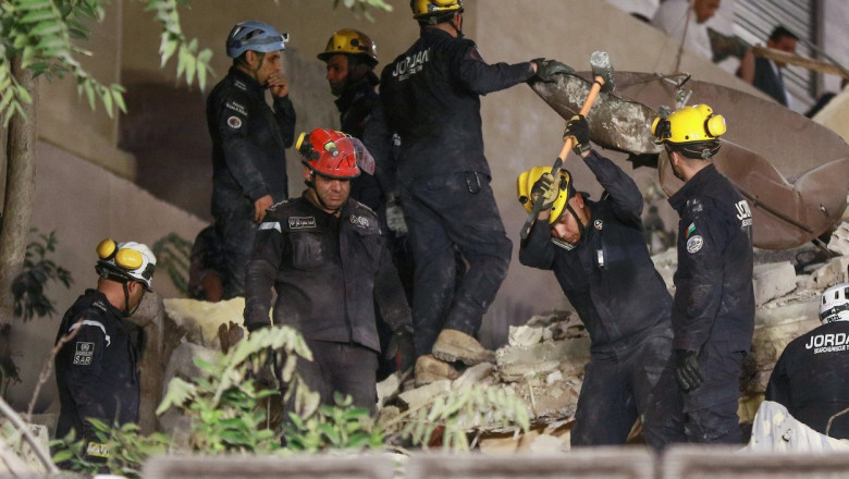 Cinci morţi şi 14 răniţi în prăbuşirea unei clădiri la Amman.