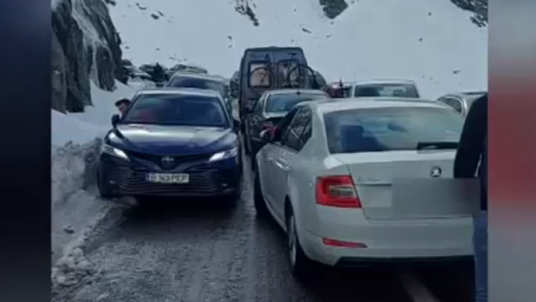 Mașini blocate pe Transfăgărășan