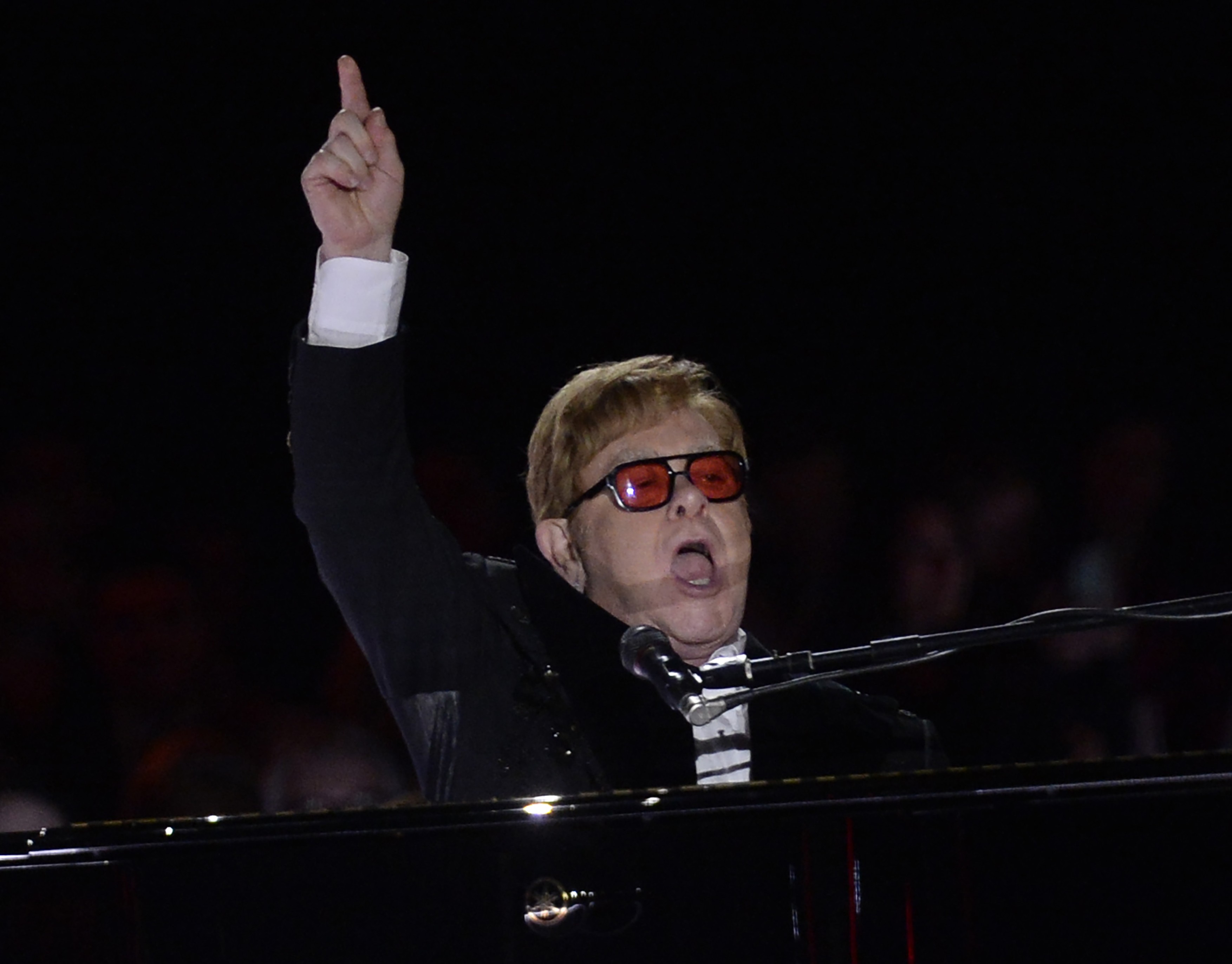 Elton John a anunțat că renunţă la Twitter: „Mă întristează să văd cum dezinformarea este folosită pentru a diviza lumea”