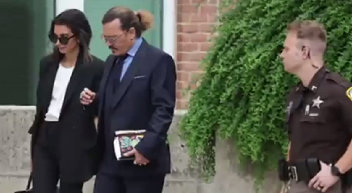 VIDEO. Johnny Depp are o noua iubita. Cine este femeia cu 22 de ani mai tanara