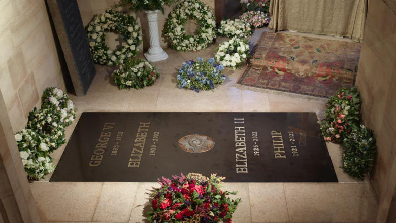 Piatra funerară de la locul unde a fost înmormântată Regina Elisabeta a II-a