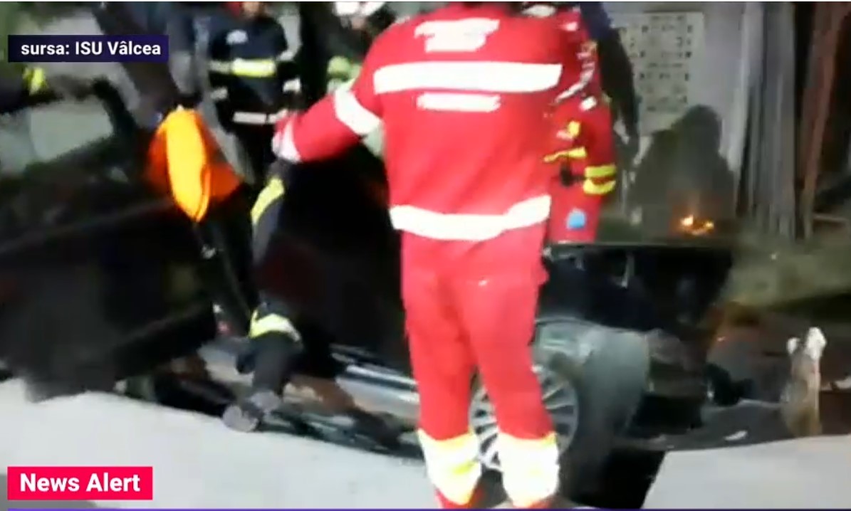 Accident grav în Vâlcea: Un bărbat a murit, iar un copil de 3 ani este în stare critică