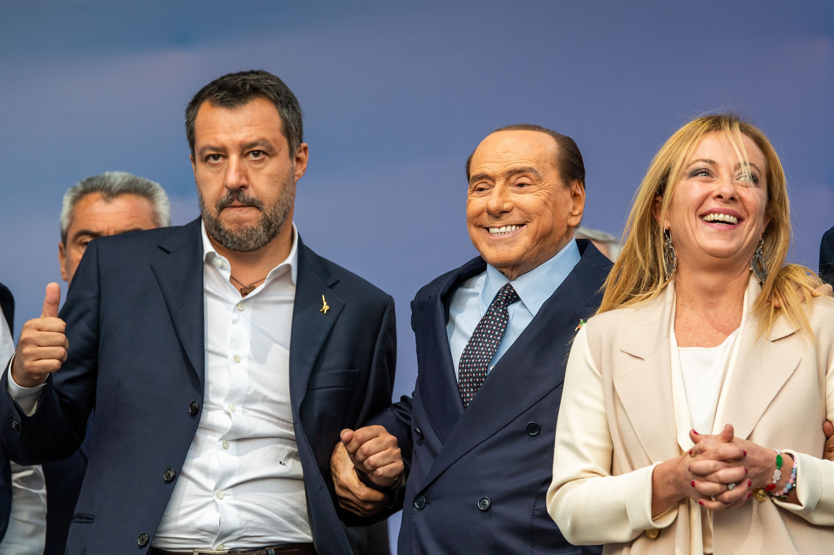 Berlusconi, la o discuție într-un bar: Mi-e puțin frică de Meloni. Salvini nu se pricepe, eu voi fi șeful guvernului