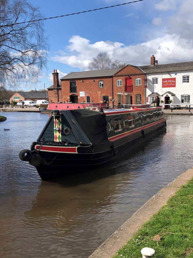 YOUNG COUPLE MOVE ONTO BARGE TO SAVE MONEY ON RISING BILLS