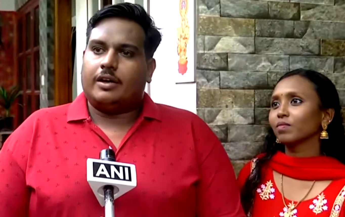Un indian care a câștigat 3 milioane de dolari la loterie se plânge că este hăituit și exasperat de oamenii care îi cer bani