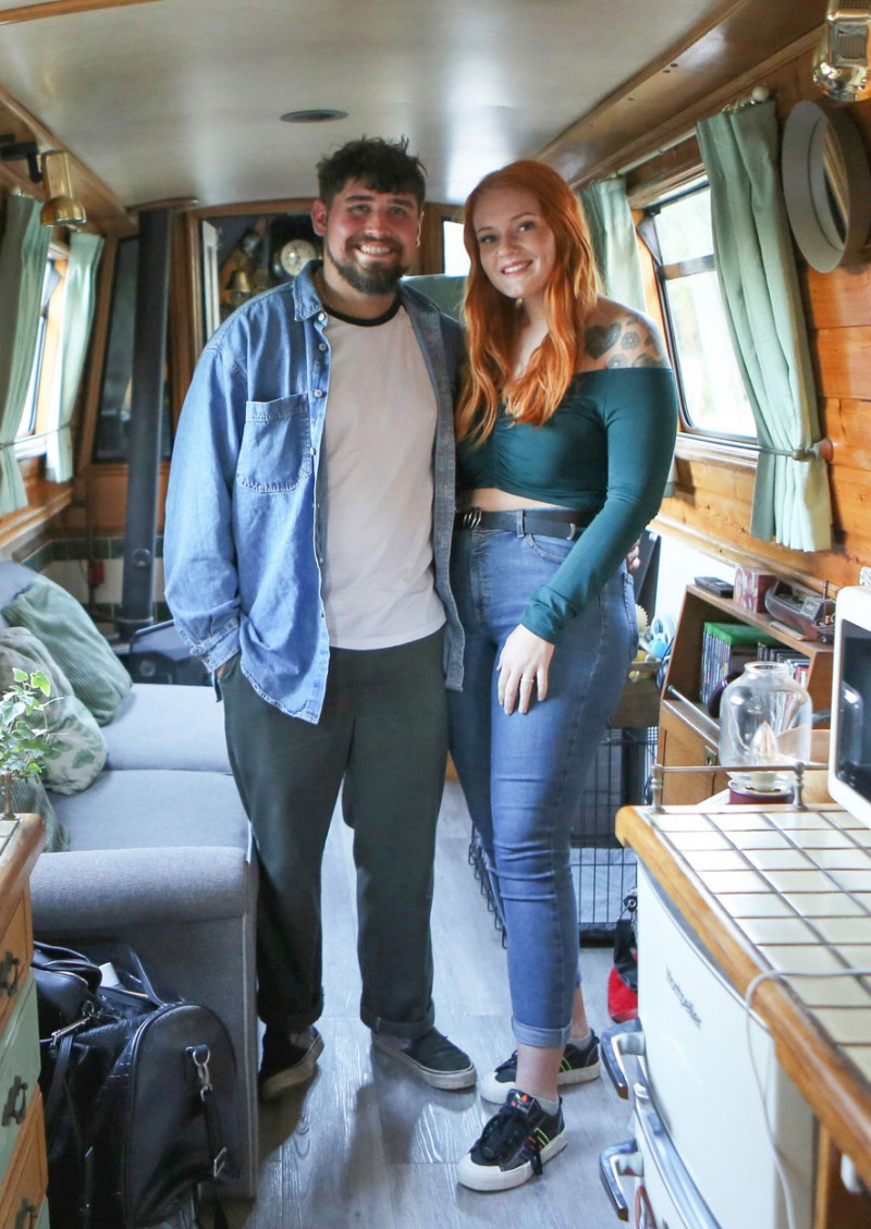 YOUNG COUPLE MOVE ONTO BARGE TO SAVE MONEY ON RISING BILLS