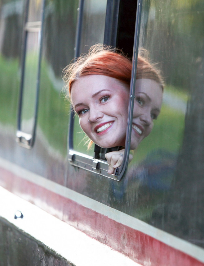 YOUNG COUPLE MOVE ONTO BARGE TO SAVE MONEY ON RISING BILLS