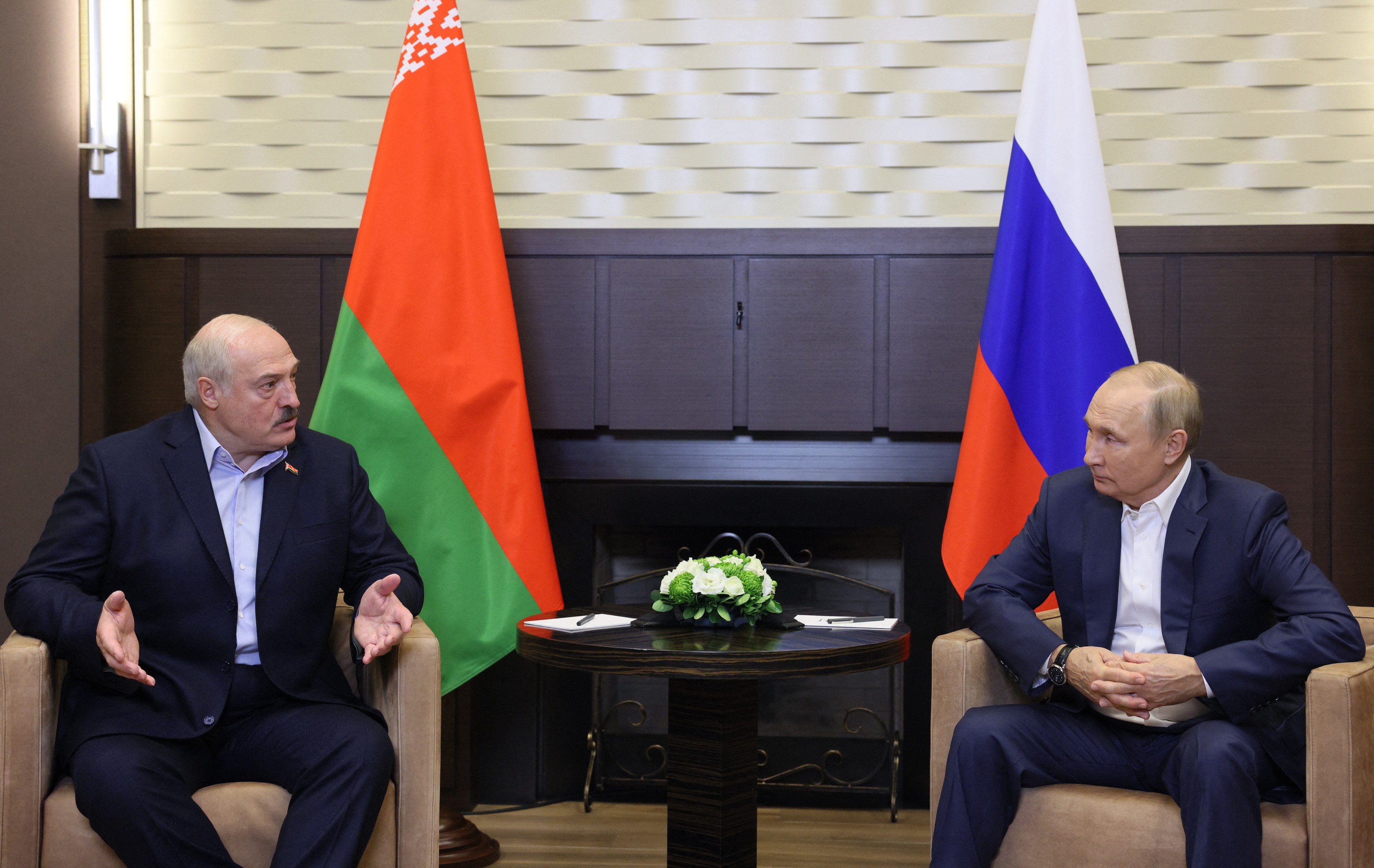 Putin s-a întâlnit cu Lukaşenko la Soci. „Occidentul trebuie să trateze Rusia cu respect”