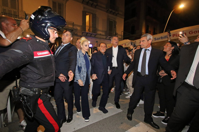 Italy: Silvio Berlusconi and his girlfriend Marta Fascina have a pizza and a drink in the famous Pizzeria Sorbillo in Naples
