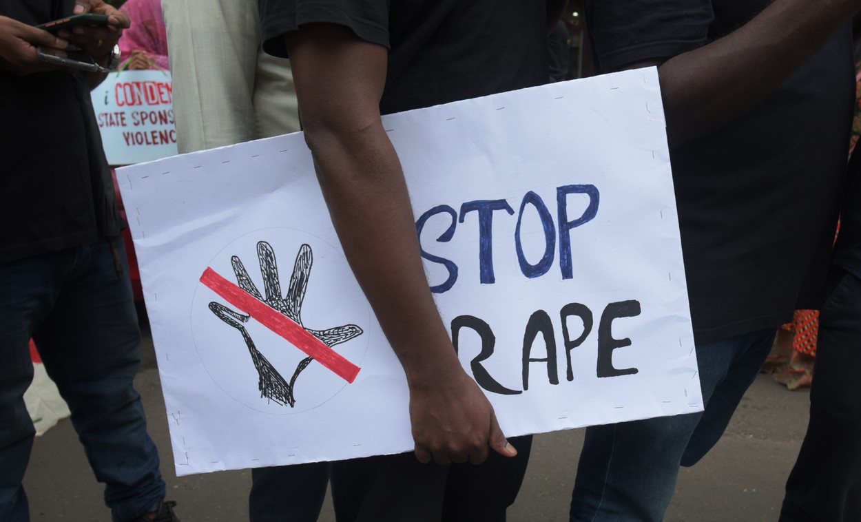 Furie în India după ce un copil a fost violat în grup și bătut: S-ar putea să nu supraviețuiască. Unul din agresori îi este rudă