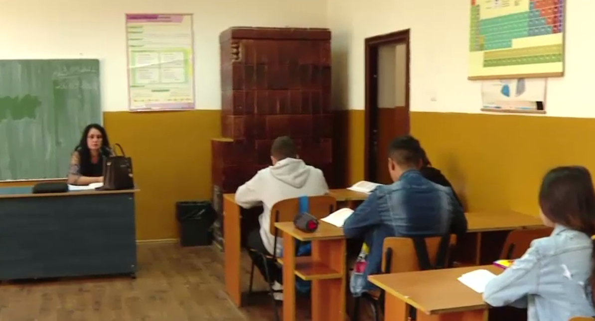Școli nevoite să aleagă între burse și încălzirea claselor: Ne-au retras bani din buget, au considerat că s-au alocat „foarte mulți”