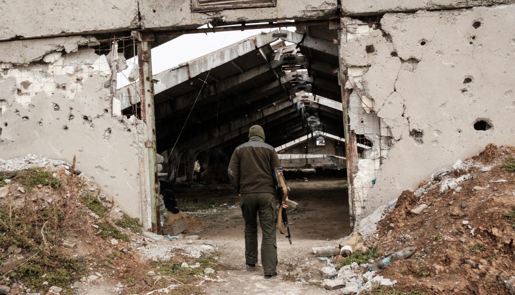 Ucraina investigheaza o posibila noua groapa comuna in Harkov. „Militarii mi-au spus ca au vazut un loc de inmormantare pentru soldaţi”