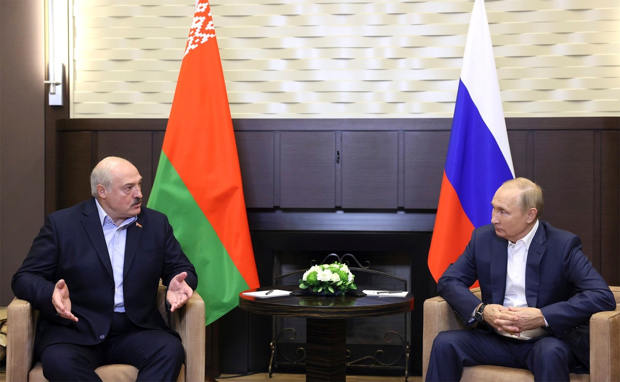 VIDEO. Lukașenko îl consolează pe Putin, dezamăgit că rușii fug din țară și de mobilizare: „Au fugit 30.000, 50.000... Lasă-i să fugă”
