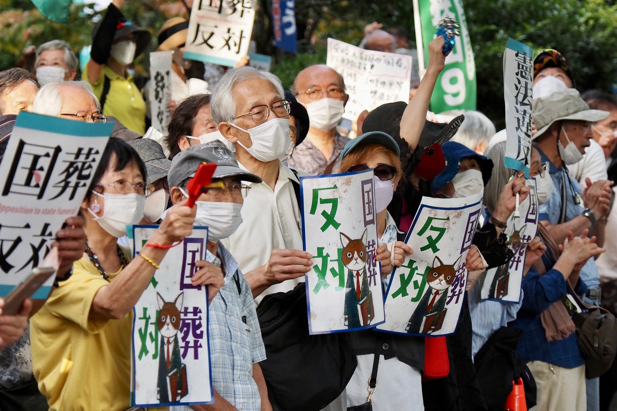 Funeraliile exorbitante pentru fostul premier Shinzo Abe stârnesc furie în Japonia. Mii de oameni protestează în timpul ceremoniilor