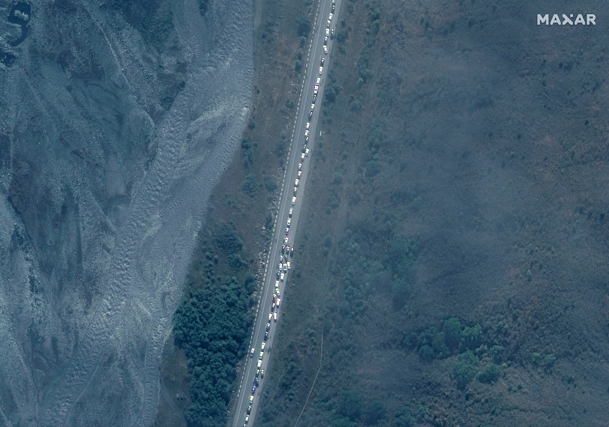 Imagini din satelit. Rușii fug cu disperare de mobilizarea lui Putin - cozi kilometrice la aproape toate vămile Rusiei