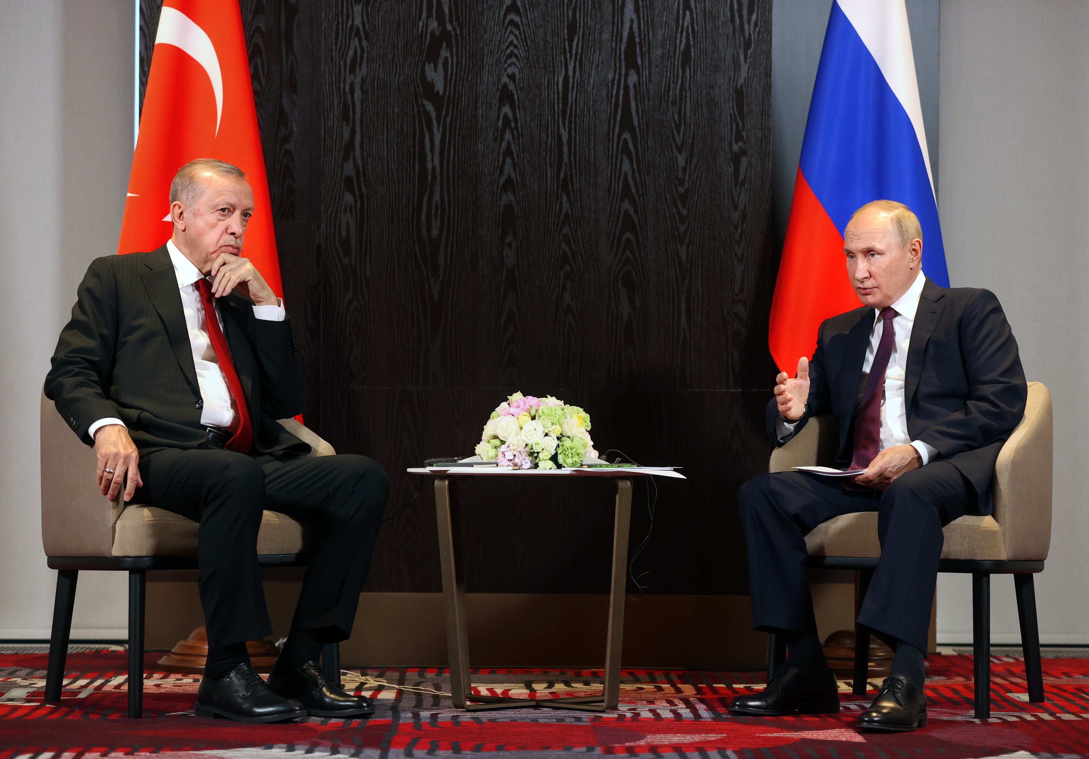 Putin i-a spus lui Erdogan că rămâne pregătit pentru discuții cu Ucraina. Rusia deschide un centru de recrutare la frontiera cu Georgia