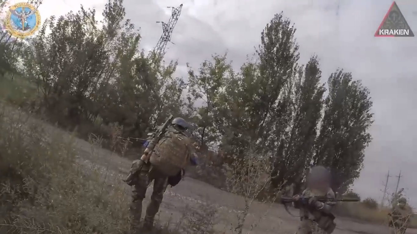 Imagini rare de pe frontul din Ucraina. Unitatea specială „Kraken” publică un videoclip cu operațiunea de cucerire a orașului Balakliia