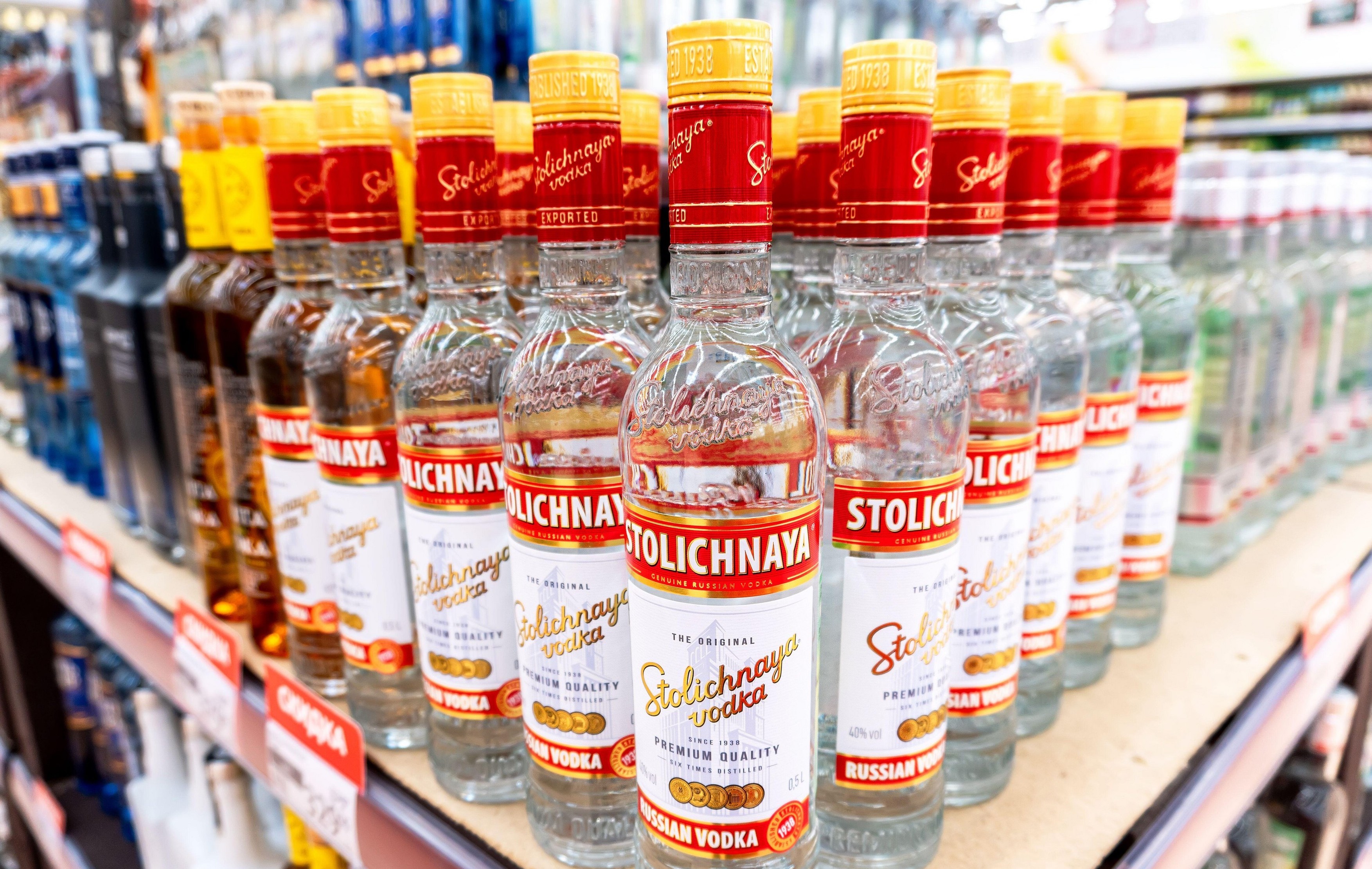 Guvernul Rusiei va scumpi vodca. Cel mai popular alcool rusesc are preț minim stabilit din 2009