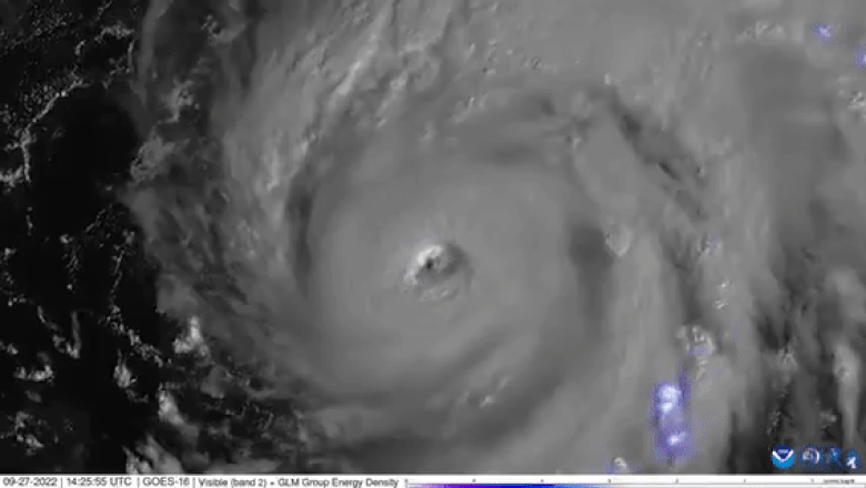 Imagini spectaculoase din satelit cu fulgerele care străbat uraganul Ian deasupra Golfului Mexic