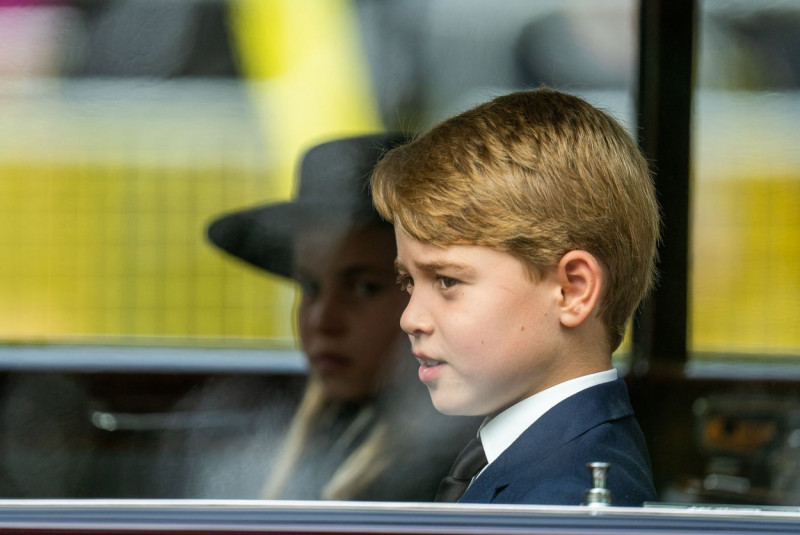 The State Funeral of Her Majesty The Queen, Gun Carriage Procession, Marlborough Gate, London, UK - 19 Sep 2022