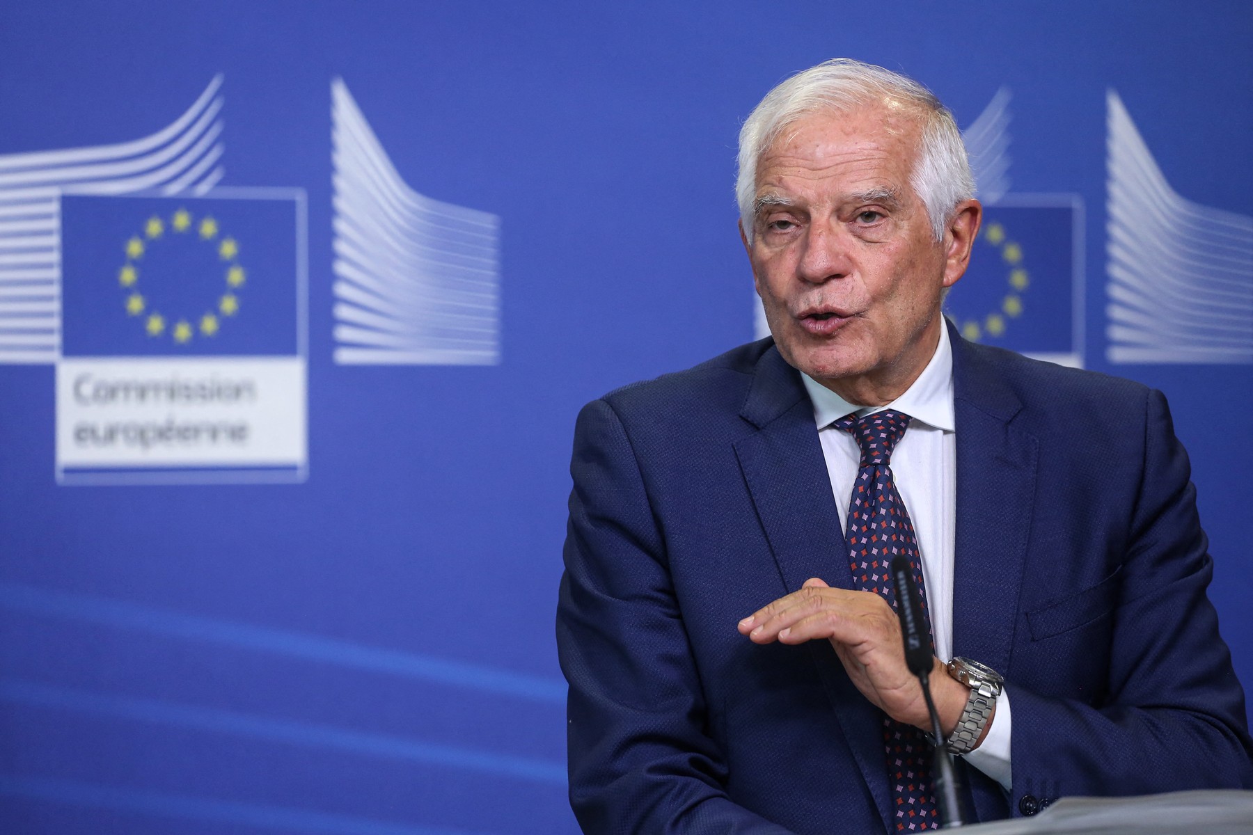 Josep Borrell cere statelor UE să aloce „urgent” un miliard de euro pentru obuze destinate Ucrainei