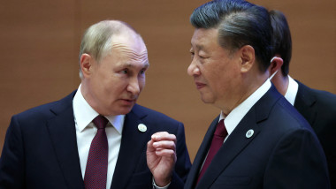 Russian President Vladimir Putin speaks to China's President Xi Jinping during the Shanghai Cooperation Organisation (SCO) leaders' summit in Samarkand on September 16, 2022