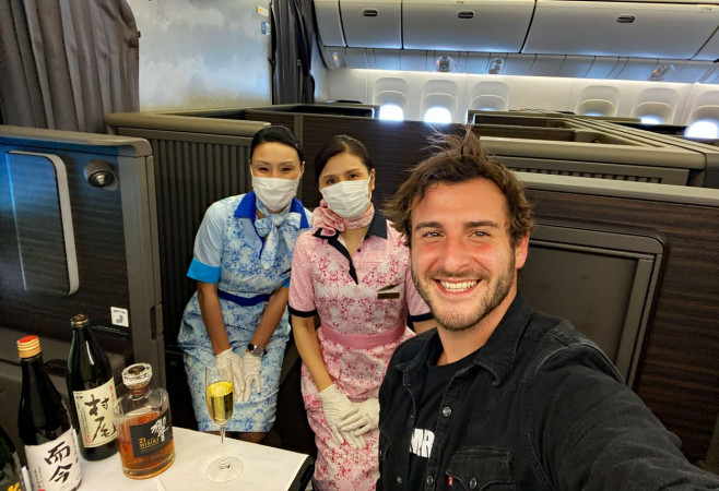 MAN TRAVELS 4 MILLION MILES TO DINE IN DIFFERENT AIRPLANES