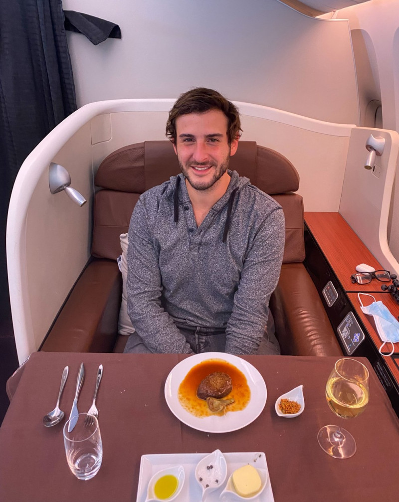 MAN TRAVELS 4 MILLION MILES TO DINE IN DIFFERENT AIRPLANES