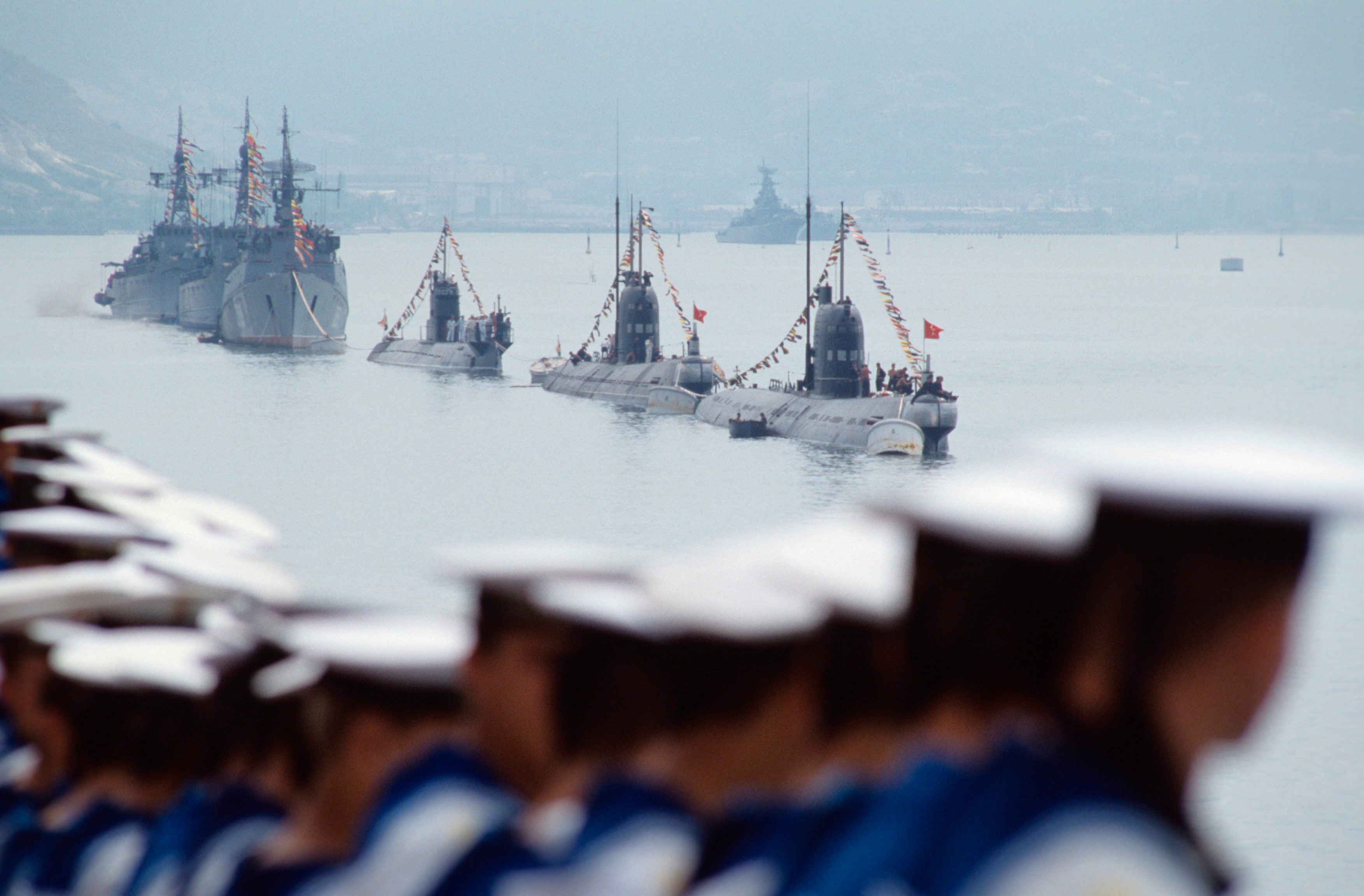 Armata ucraineană înregistrează progrese în Lugansk. Rușii își mută submarinele de la baza din Sevastopol, Crimeea