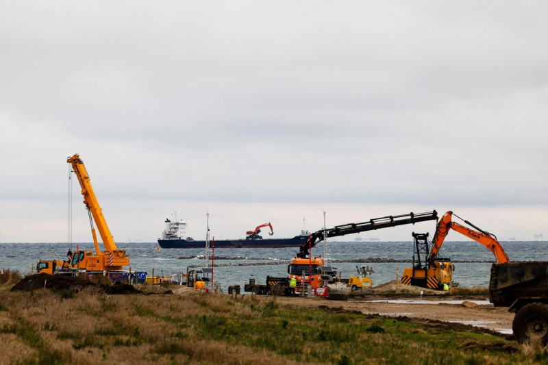 Puttgarden, Germany. 29th Nov, 2021. Excavators stand on the construction site through which the Fehmarnbelt Tunnel will pass. During a ceremony on the island of Fehmarn, the symbolic groundbreaking was celebrated. Credit: Frank Molter/dpa/Alamy Live News